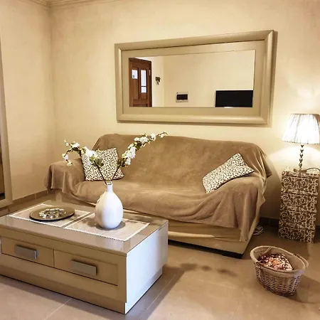 2 Bedroom Close To Centre & Seafront