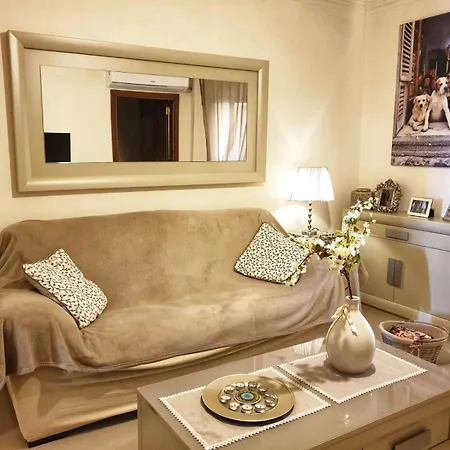 2 Bedroom Close To Centre & Seafront Apartman