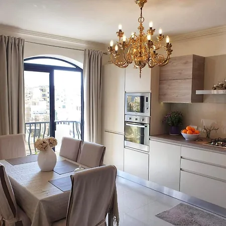 2 Bedroom Close To Centre & Seafront *