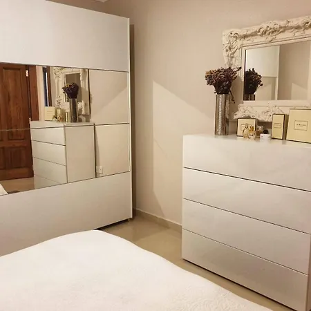 Apartment 2 Bedroom Close To Centre & Seafront St. Paul's Bay
