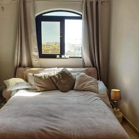 2 Bedroom Close To Centre & Seafront Apartman