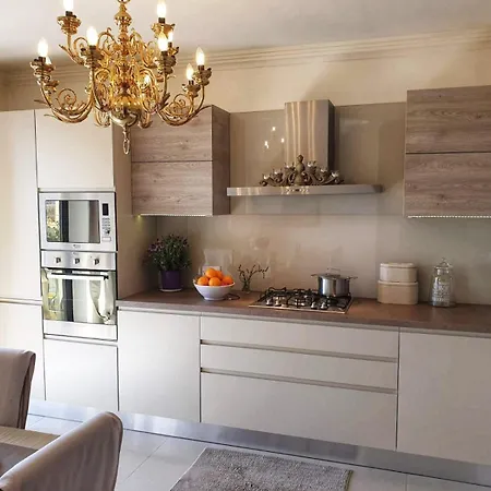 Lägenhet 2 Bedroom Close To Centre & Seafront